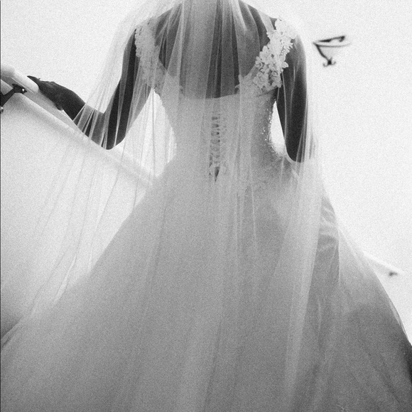 Wedding dress !!! - Picture 2 of 5